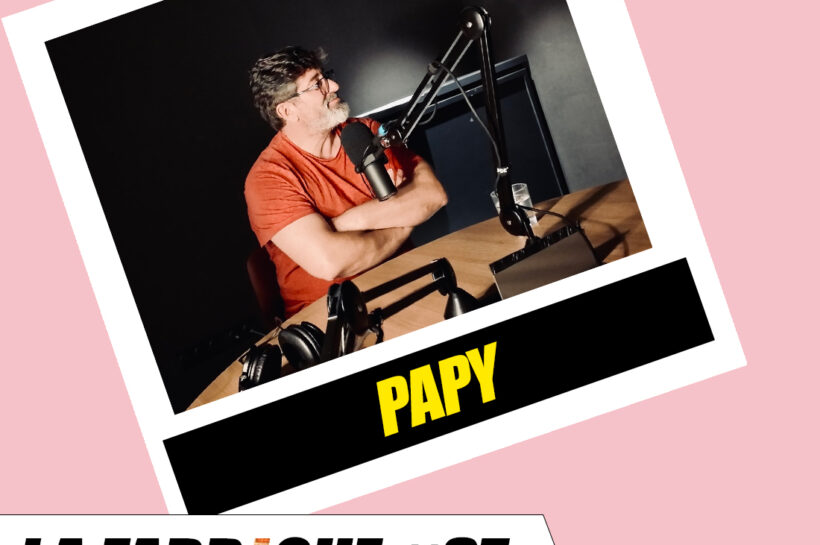 Ramzi Assadi et Juliette Arnaud avec Papy lors du podcast La Fabrique