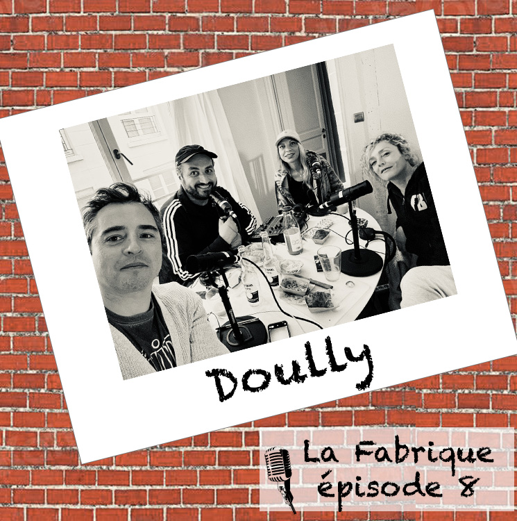 François Audoin, Ramzi Assadi et Juliette Arnaud avec Doully lors du podcast La Fabrique