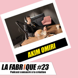 Ramzi Assadi et Juliette Arnaud avec Akim Omiri lors du podcast La Fabrique